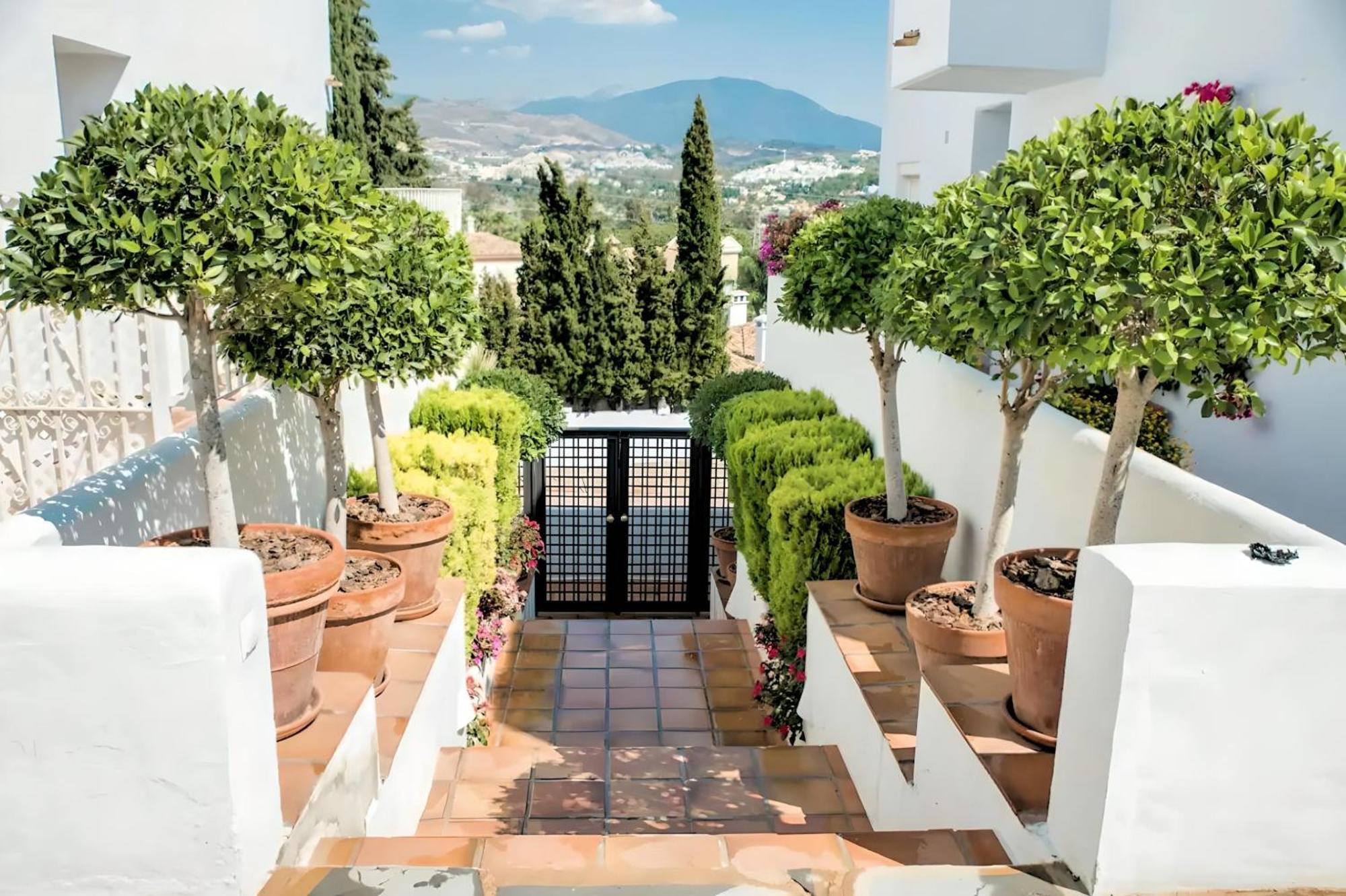 Gorgeous 2Br Apt. W/ Mountain View Puerto Banus Marbella Buitenkant foto