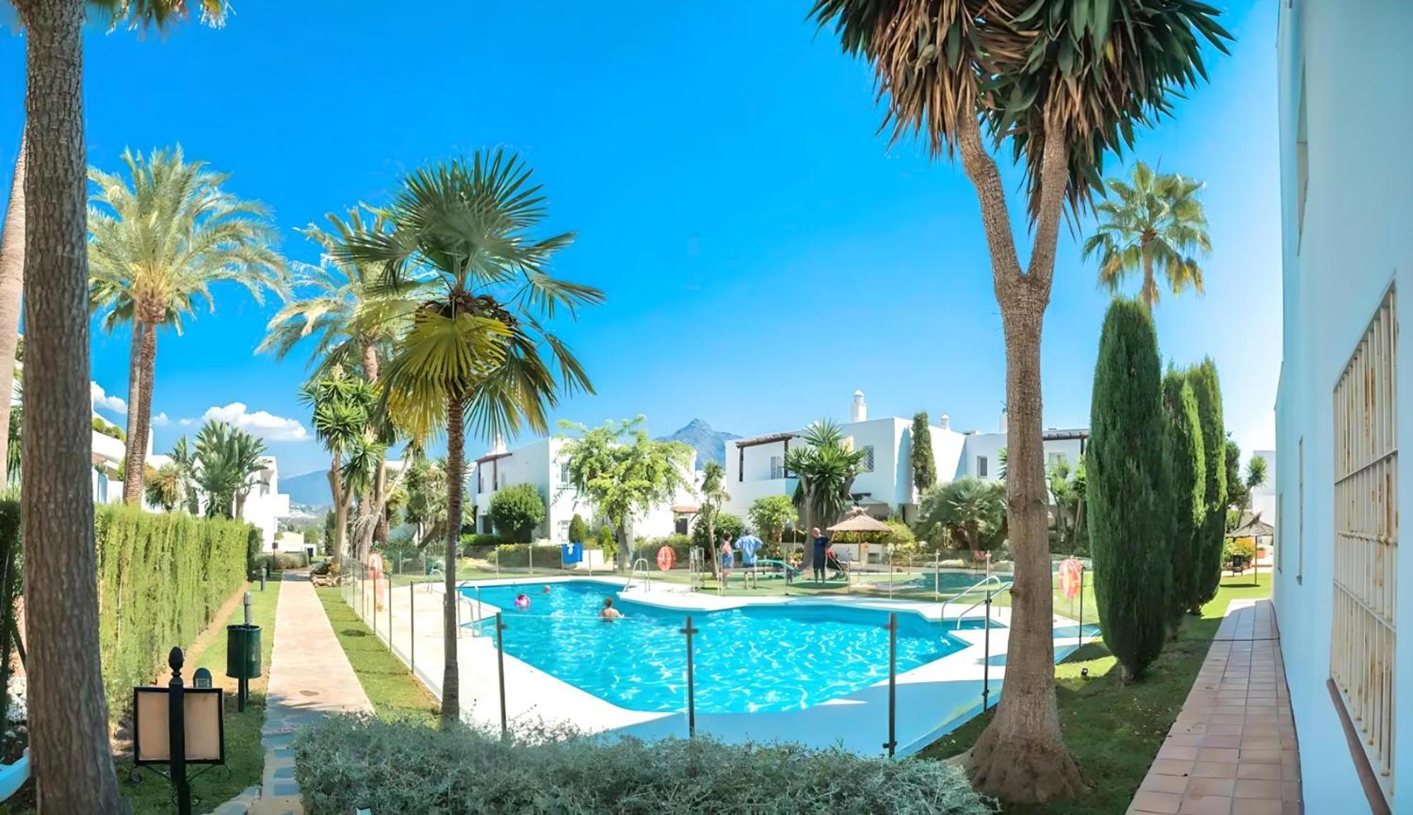 Gorgeous 2Br Apt. W/ Mountain View Puerto Banus Marbella Buitenkant foto