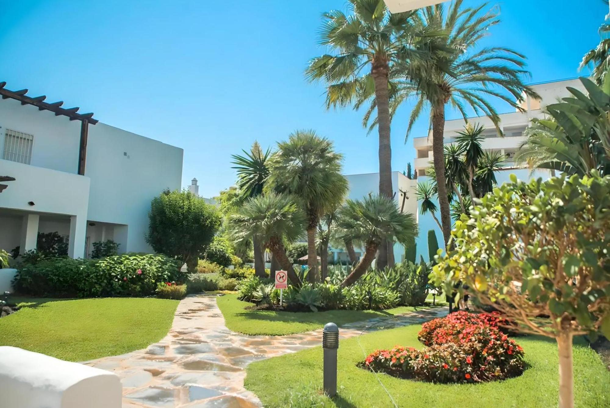 Gorgeous 2Br Apt. W/ Mountain View Puerto Banus Marbella Buitenkant foto