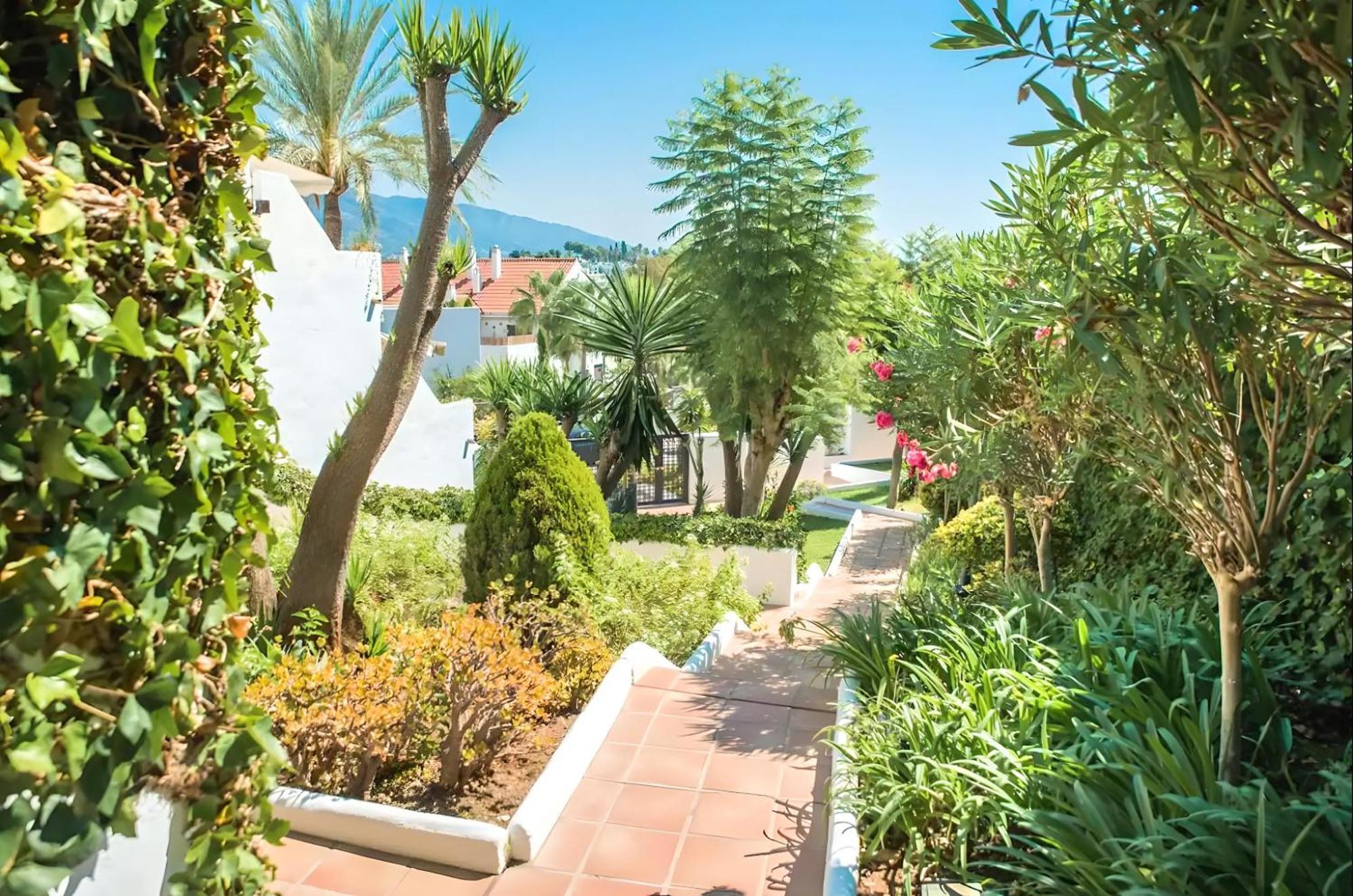 Gorgeous 2Br Apt. W/ Mountain View Puerto Banus Marbella Buitenkant foto