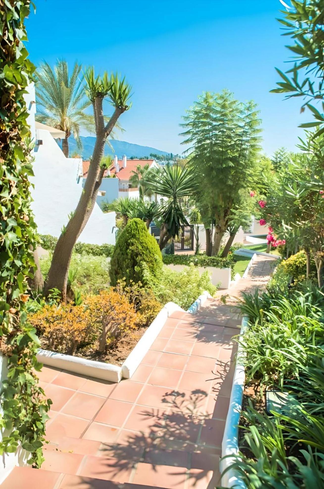 Gorgeous 2Br Apt. W/ Mountain View Puerto Banus Marbella Buitenkant foto